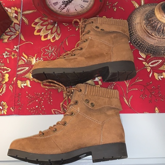 St John’s Bay Size 6.5 Medium.  Like new condition. - Picture 4 of 9